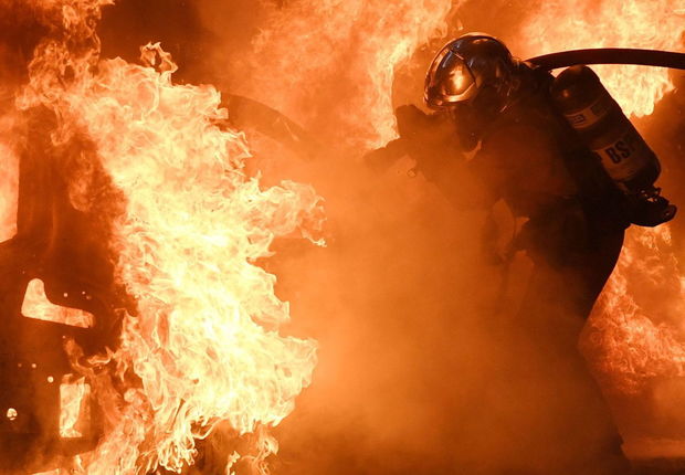 Hindistanda xəstəxanada yanğın: Azı 10 uşaq faciəvi şəkildə həlak oldu - VİDEO