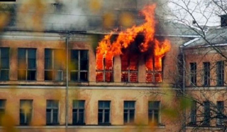 Bakıda orta məktəbdə yanğın olub