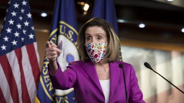 Pelosi Trampı “Putinin qulluqçusu” adlandırdı