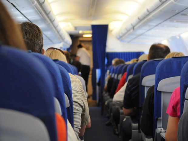 Pilot Tramp tərəfdarlarını təyyarədə təhdid etdi - VİDEO