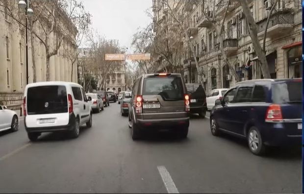 Paytaxt küçələrində postların yaratdığı dəhşətli tıxac - VİDEO