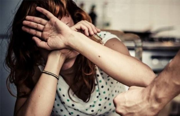 Bakıda qadın sığınacağına hücum: Xəsarət alan var - YENİLƏNİB