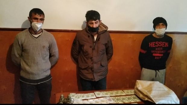 Astara saxta dollar və narkotik satanlar tutuldu - FOTO