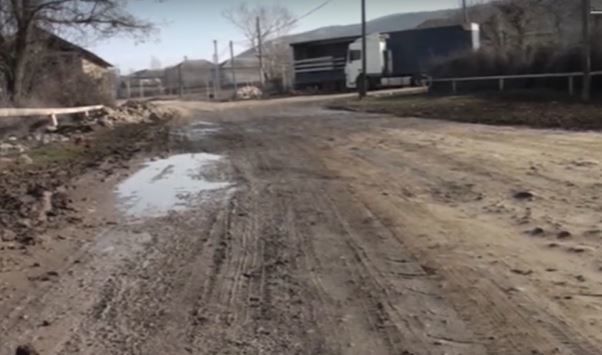 Oğuzun keçilməz yollarından əziyyət çəkənlər - VİDEO