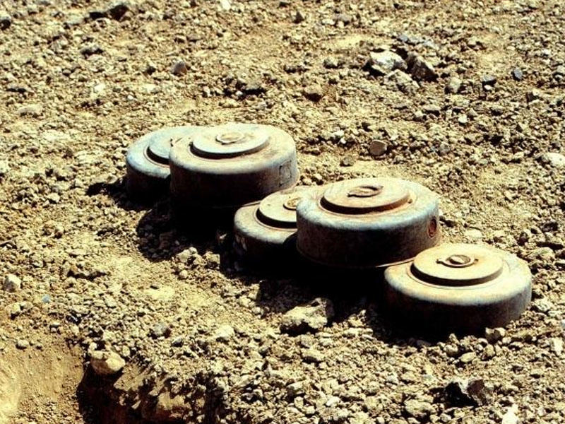 Tərtərdə yol çəkən buldozer minaya düşdü, sürücü yaralandı