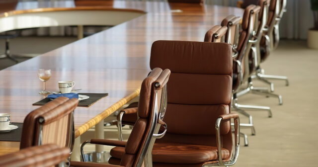 Həbsdəki icra başçılarının övladları niyə vəzifəyə təyin edildi?