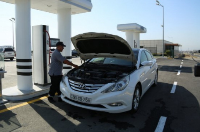 Sürücülər yanacağı dəyişir - Qiymətdə yarıbayarı fərq var - VİDEO