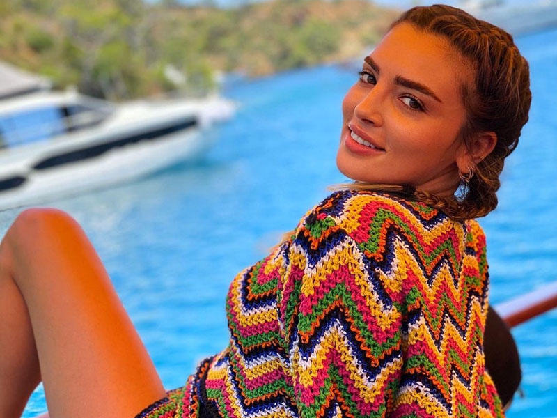 Aktrisa qarlı havada açıq-saçıq FOTOsu ilə gündəmdə