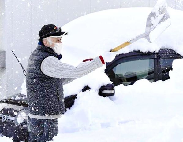 В Японии при уборке снега погибли более 60 человек