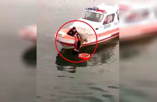 Bulvarda özünü dənizə atan qız xilas edildi - VİDEO