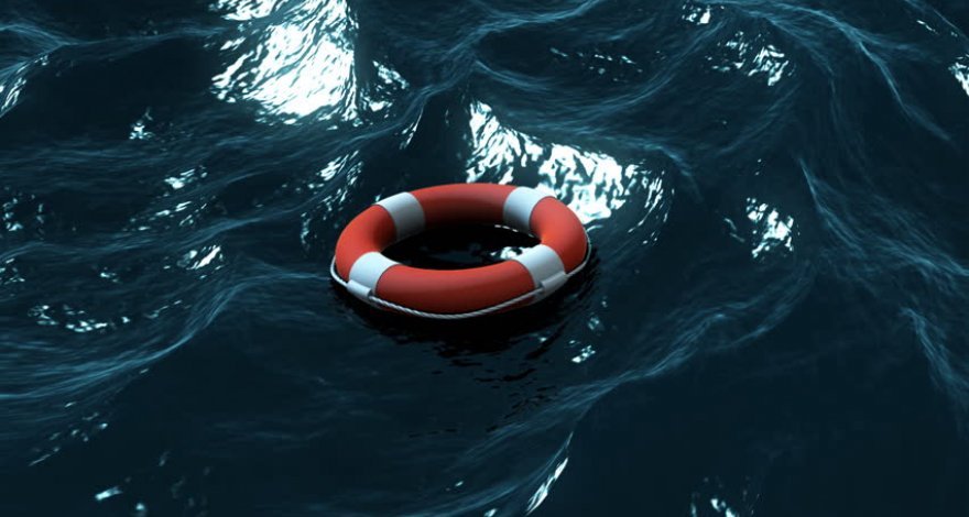 На бульваре спасли бросившуюся в море девушку - ВИДЕО