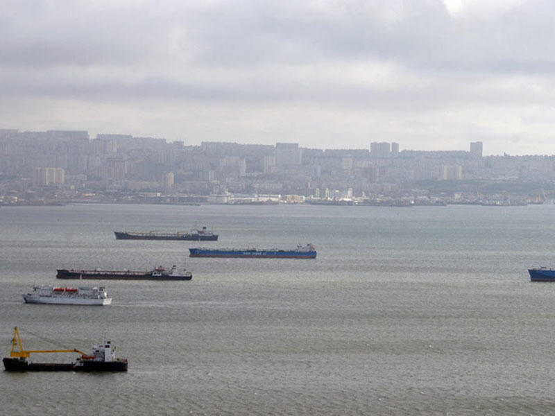 Şəhidlərin xatirəsi bir dəqiqəlik sükutla yad edildi, hərəkət dayandırıldı