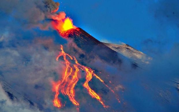В Италии проснулся вулкан Этна - ВИДЕО