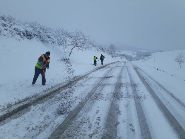 Güclü qar İsmayıllıda elektrik enerjisinin verilişində problemlər yaratdı - FOTO