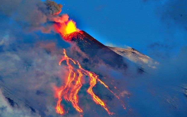 Avropanın fəaliyyətdə olan ən böyük vulkanı yenidən oyandı – VİDEO
