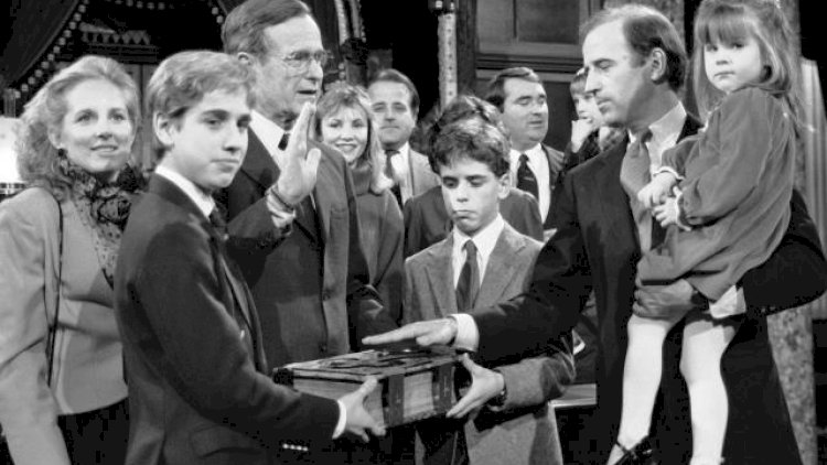 Bayden 41 ildi bu İncilə əlini basır - Foto