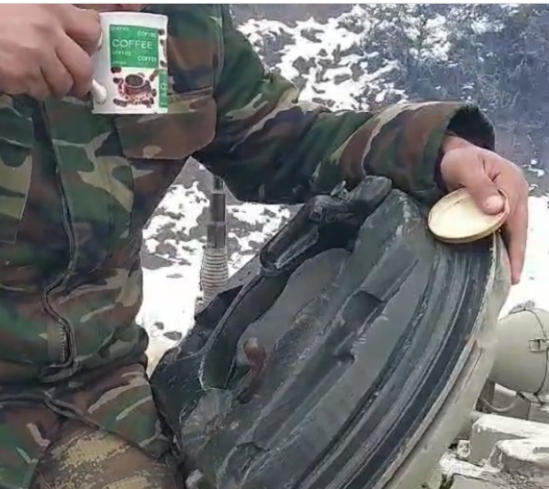 Tank belində çay içən əsgərimizin VİDEOsu İZLƏMƏ REKORDU QIRDI