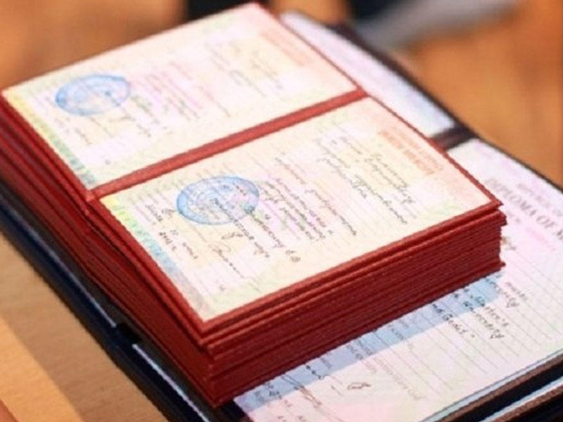 Azərbaycanda distant təhsil diplomları niyə tanınmır? - VİDEO