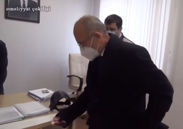 Azərbaycanda rüşvət alan xəstəxana direktorunun tutulma görüntüləri - ANBAAN VİDEO