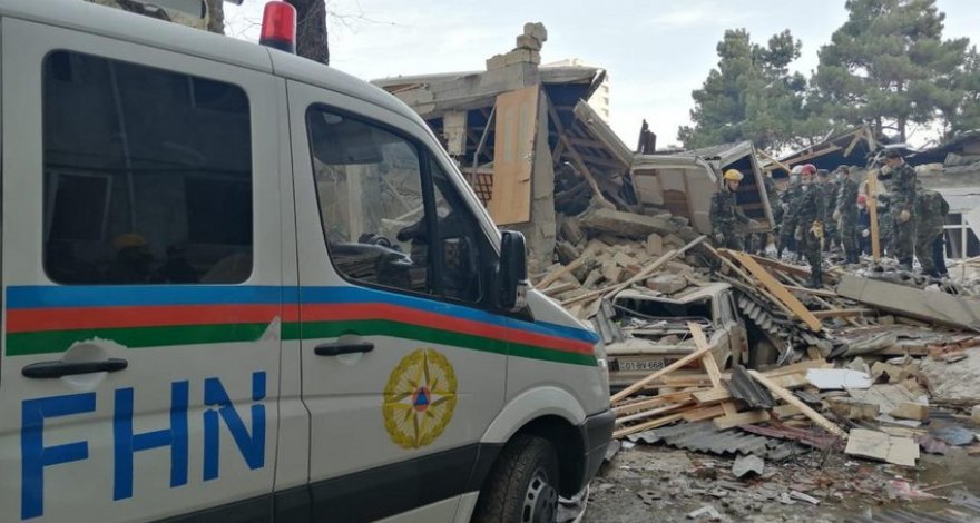 В Хырдалане к спасательной операции привлечены специально обученные собаки - ВИДЕО