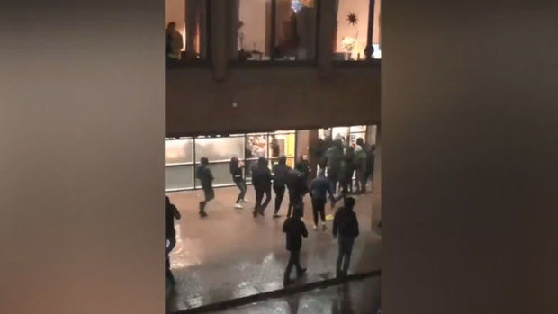 Коронавирус в Нидерландах: жители громят магазины и жгут машины - ВИДЕО