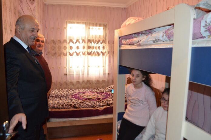 Başçı şəhid ailəsinin problemini həll etdi