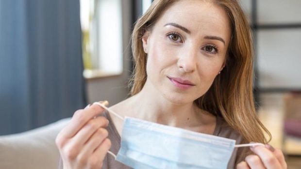 Rusiyalı alimlərdən yenilik: İstifadə olunan qoruyucu maskaları tikinti materiallarına çevirəcəklər