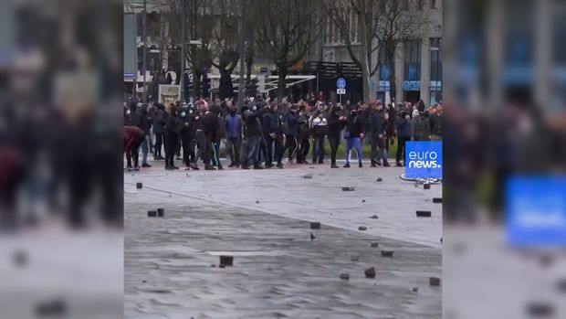 На акциях протеста в Нидерландах задержали более 30 человек - ВИДЕО