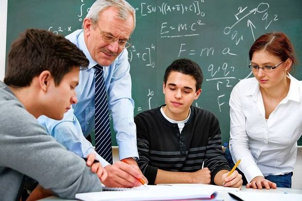 Учителям старше 65 лет пойдут на уступки
