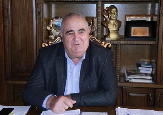 Bu bankir Şərurlu İsfəndiyara 10 milyon manat 