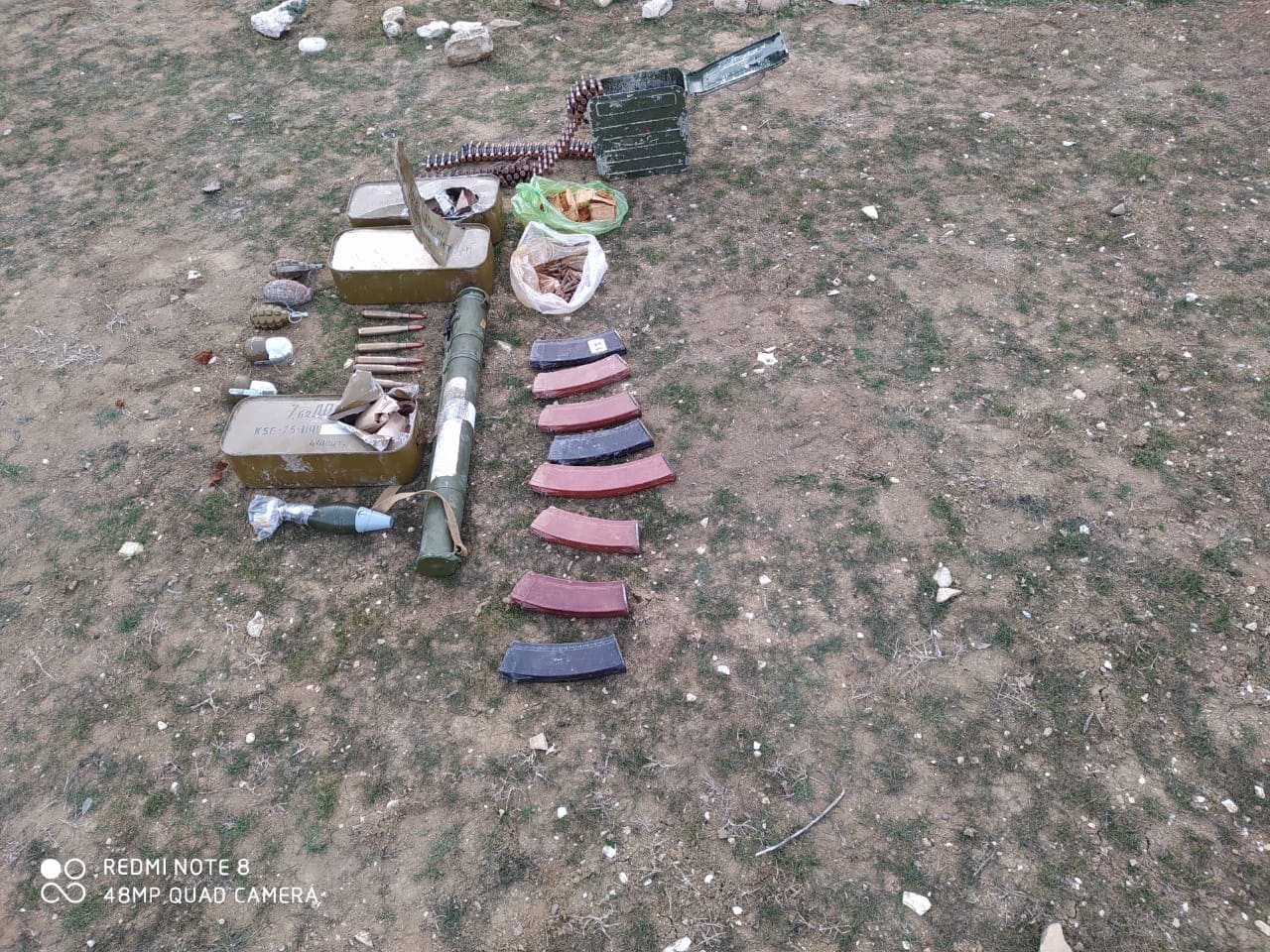 Azərbaycanda polis qumbaraatan mərmisi, əl qumbaraları tapdı - FOTO