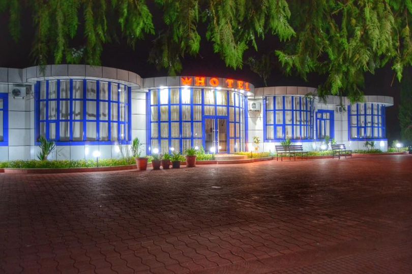 “Kral” restoranı sərt karantin rejimini tanımır – foto