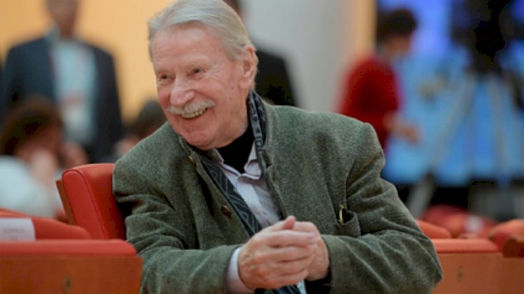 90 yaşında ata oldu