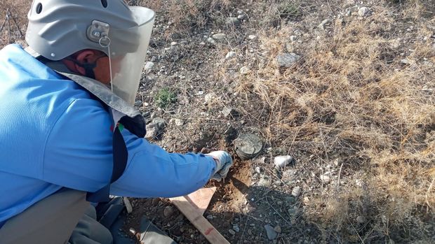 Cəbhəboyu ərazilərdə partlamamış hərbi sursatlar aşkarlandı - FOTO