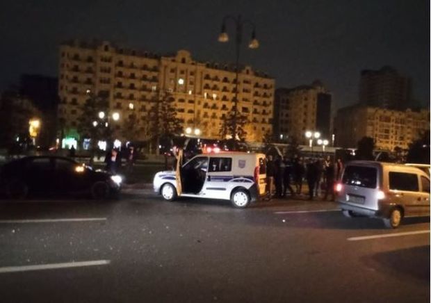 Paytaxtda iki avtomobil toqquşdu, maşınlardan biri PPX-ya aiddir - FOTO/VİDEO