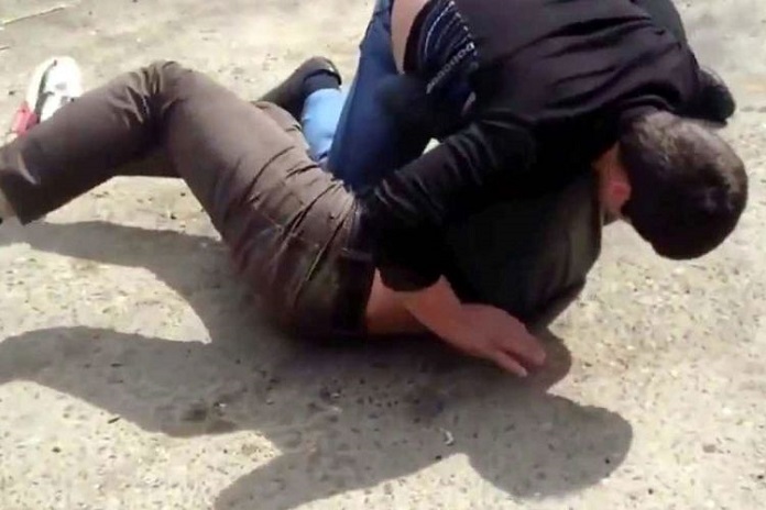 Göygöldə atanı bıçaqladılar, oğulu döydülər