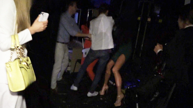 Azərbaycanlı müğənninin üstündə DAVA DÜŞDÜ - QIZ KƏLLƏ-BEYİN TRAVMASI ALDI