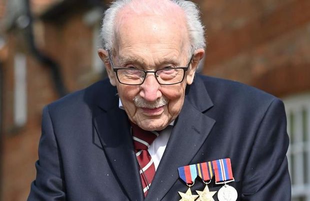 45 milyon dollar toplamış 100 yaşlı polkovnik COVID-19-a yoluxub - FOTO