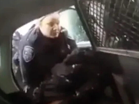 Polisdən 9 yaşlı qıza qarşı vəhşilik - VİDEO