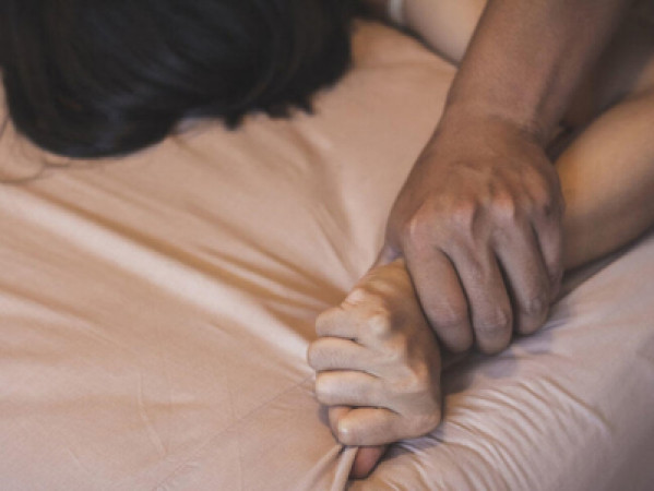 10 oğlanla parkda görüş təyin edən iki qız dəhşət yaşadı - FOTO/VİDEO