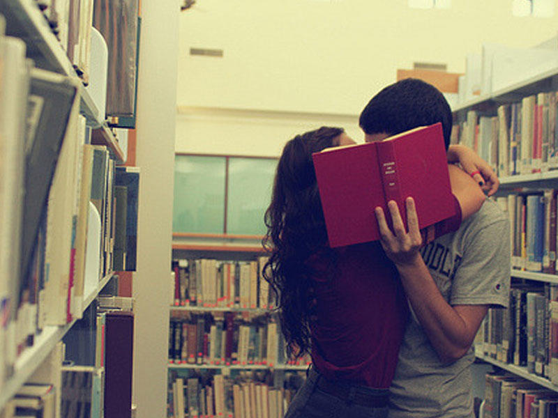 Kamerası açıq qalan vəkil rüsvay oldu - FOTO