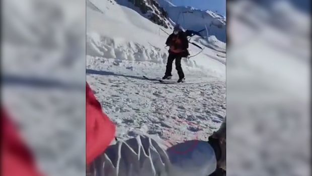 Лыжник нашел способ не платить за подъемник в горах Сочи - ВИДЕО