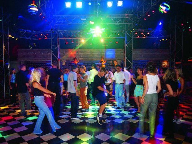 Diskotekada qızları döydü, üç il həbs cəzası aldı - VİDEO