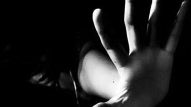 Azərbaycanda ana 15 yaşlı qızını kişi ilə tutdu: “Yataq otağında…” – ŞOK OLAY