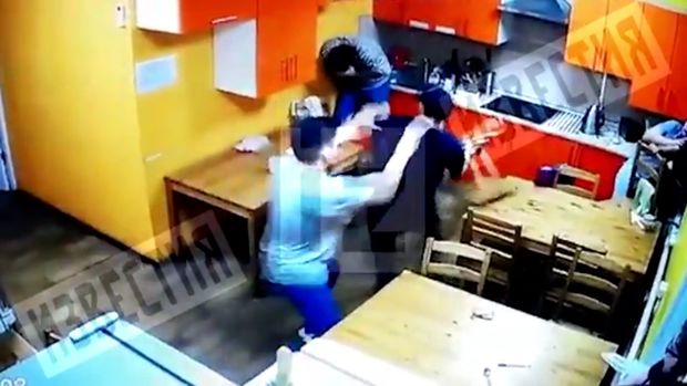 Qonaq evində kütləvi dava - VİDEO