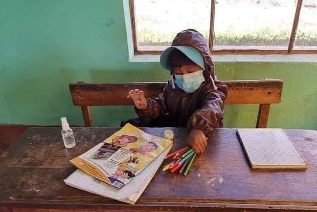 Boliviyada dərslərin başladığını görən valideynlərdən maraqlı addım - VİDEO