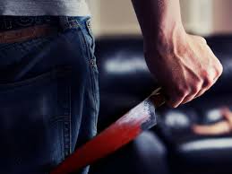 Azərbaycanda ər keçmiş həyat yoldaşını kürəyindən bıçaqladı