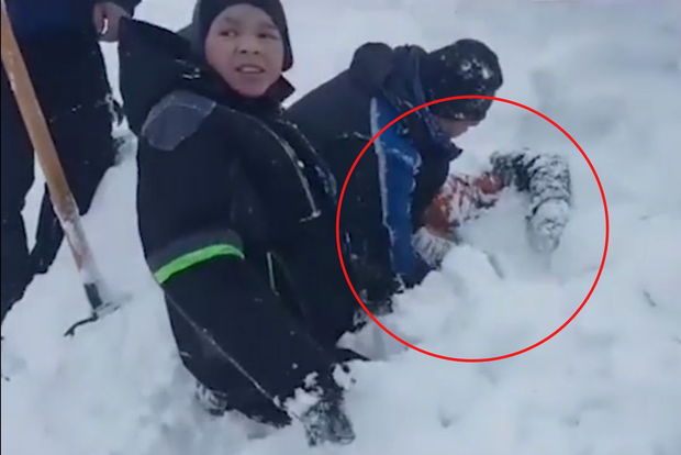 “Ağ əsarətdə” qalan yeniyetmə ölümdən son anda xilas edildi - VİDEO