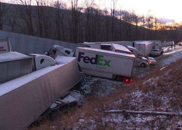 ABŞ-da 40 yük avtomobili toqquşdu – VİDEO