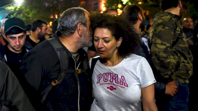 Paşinyanın arvadı Qərbdə və Rusiyada nə axtarır? - İlginc versiya